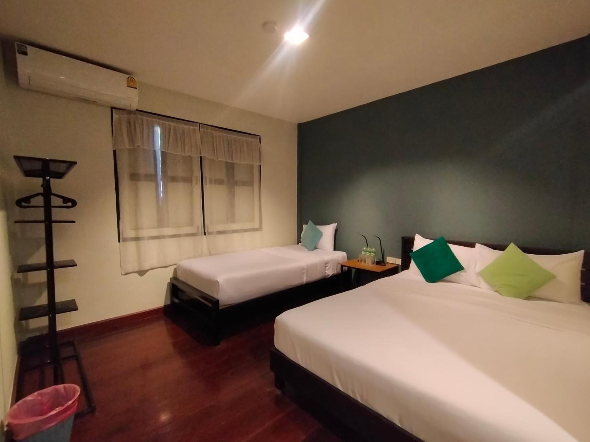 Baan Wangderm Hotel Bangkok Exterior photo